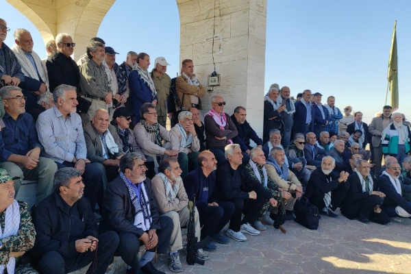صعود جمعی فرماندهان و یادگاران دفاع مقدس به قله‌ی بازیگران در هفته بسیج 