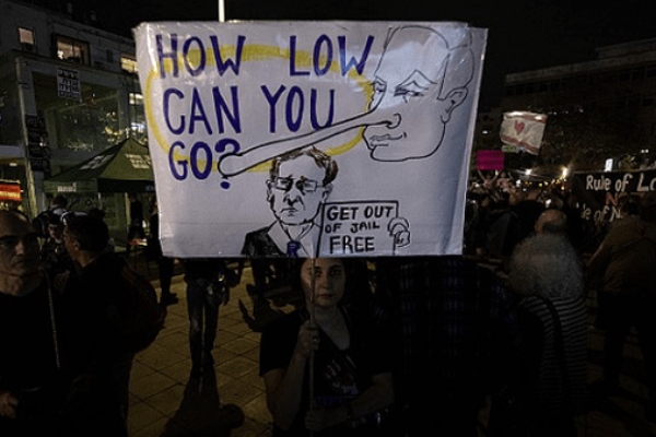 اسرای اسرائیلی آزاد شده خطاب به نتانیاهو: پاسخ نمی‌دهی، کنار برو!