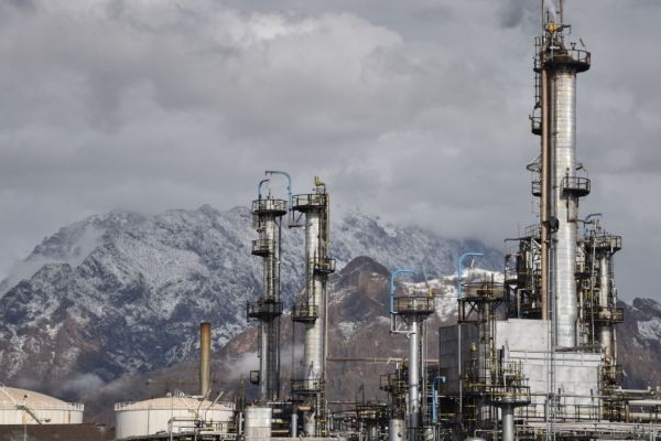 واگذاری پالایشگاه کرمانشاه و پتروشیمی بیستون قانونی بوده‌است