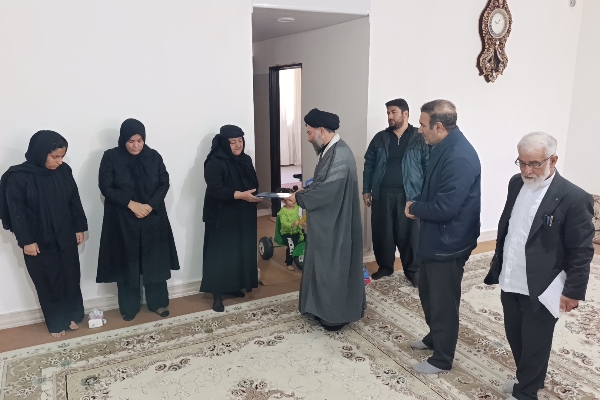 دیدار امام جمعه ، فرماندار و فرمانده سپاه سرپل‌ذهاب با خانواده شهدای حملات اخیر آمریکایی ـ صهیونیستی