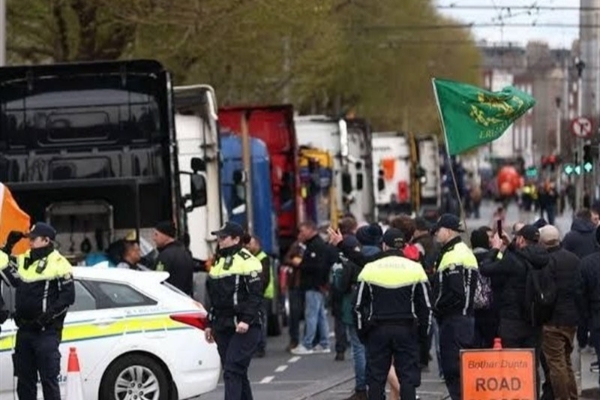 اعتراضات گسترده ایرلندی ها به گرانی سوخت ناشی از جنگ علیه ایران