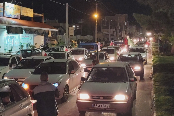 کاروان خودرویی مردم سرپل‌ذهاب؛ جلوه‌ای از وحدت در شب چهل‌وششم حضور