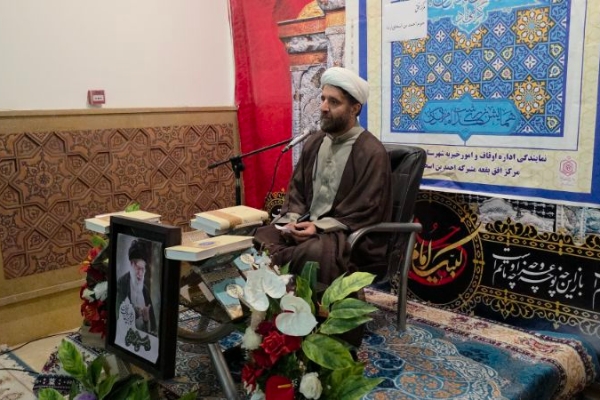 محفل انس با قرآن و تجلیل از قاریان رمضان در حرم احمد بن اسحاق(ع) برگزار شد