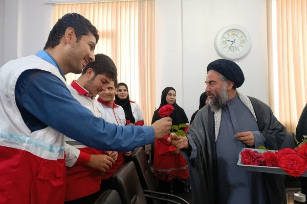 دیدار امدادگران هلال‌احمر سرپل‌ذهاب با امام جمعه شهرستان به مناسبت هفته هلال‌احمر