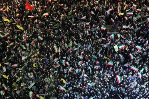 تیم ملی فوتبال از میدان انقلاب به جام جهانی بدرقه می‌شود