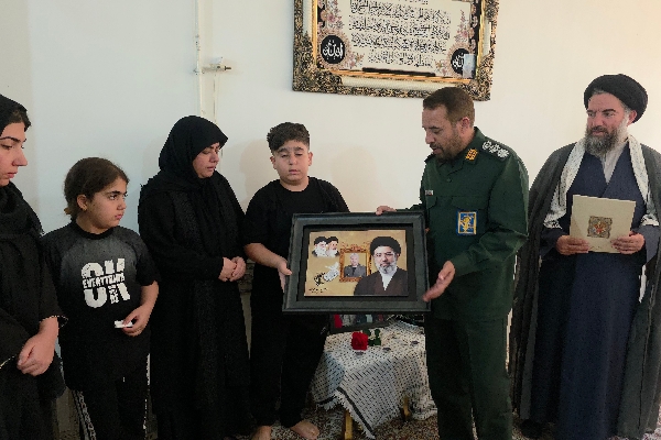 دیدار مسئولان سرپل‌ذهاب با خانواده شهدای کمرخانی و پهلوانی؛ تأکید بر تداوم راه ایثار و مقاومت