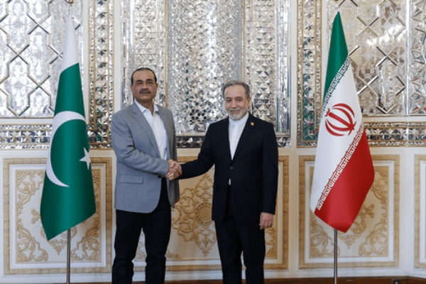 عاصم منیر باز هم با عراقچی دیدار کرد