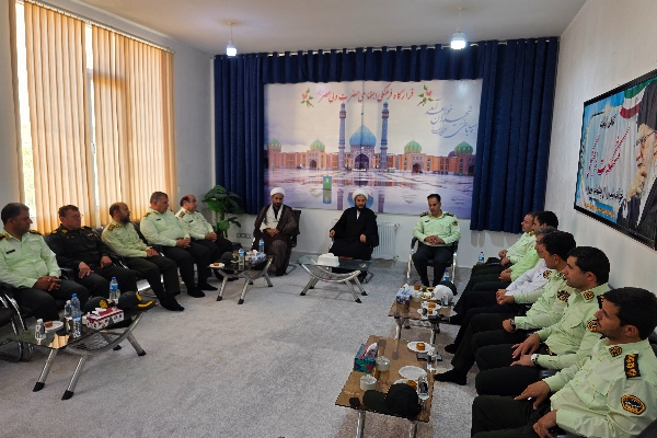 دیدار فرمانده، جانشین و کارکنان انتظامی سرپل‌ذهاب با امام جمعه شهرستان