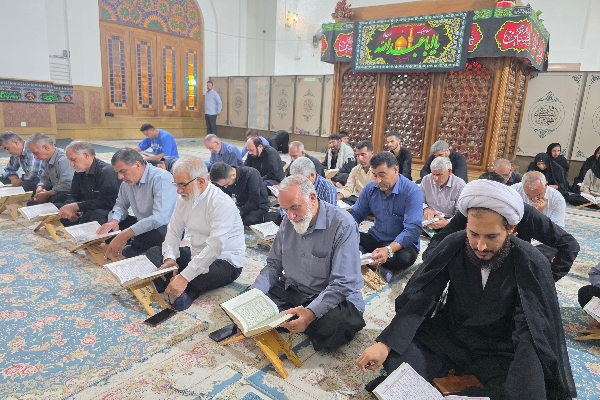 محفل انس با قرآن در جوار حرم مطهر احمد بن اسحاق سرپل‌ذهاب برگزار شد